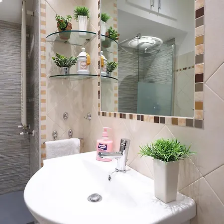 Apartment Delizioso Tra Navigli E Mm Sant'agostino Milan