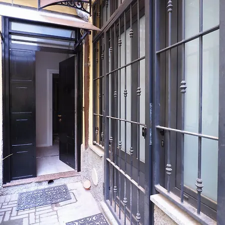 Apartment Delizioso Tra Navigli E Mm Sant'agostino Milan